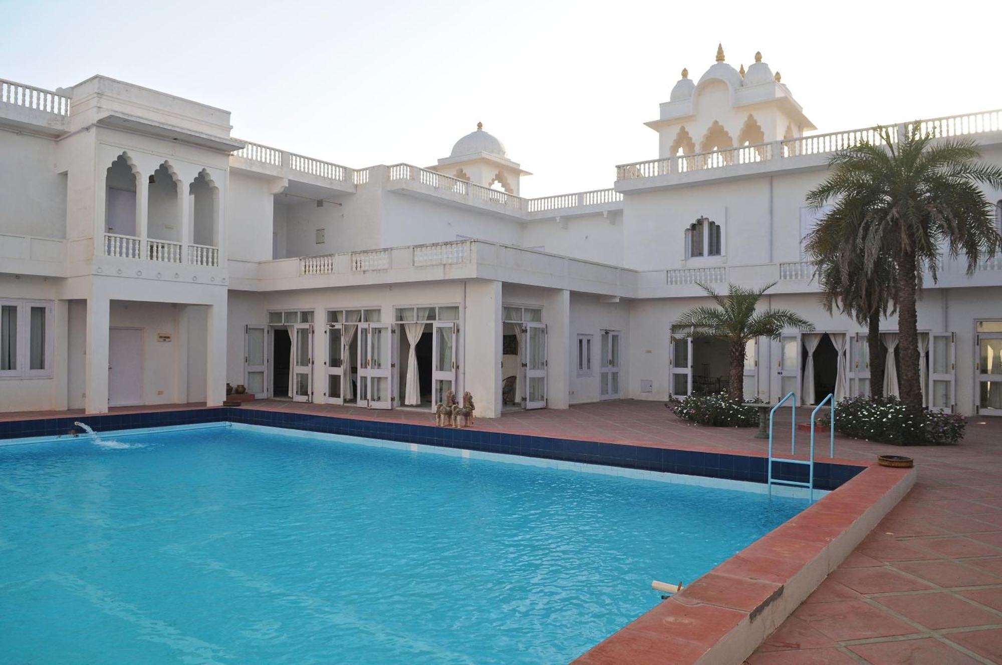 Savista Retreat Hotel Jaipur Buitenkant foto